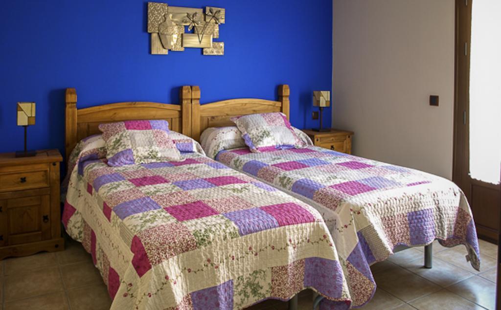 Apartamentos Rurales El Calama Zarza De Granadilla Chambre photo